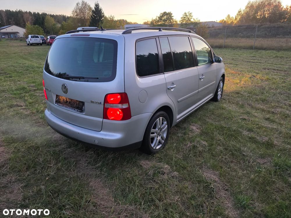 Volkswagen Touran 1.6 FSI - 27