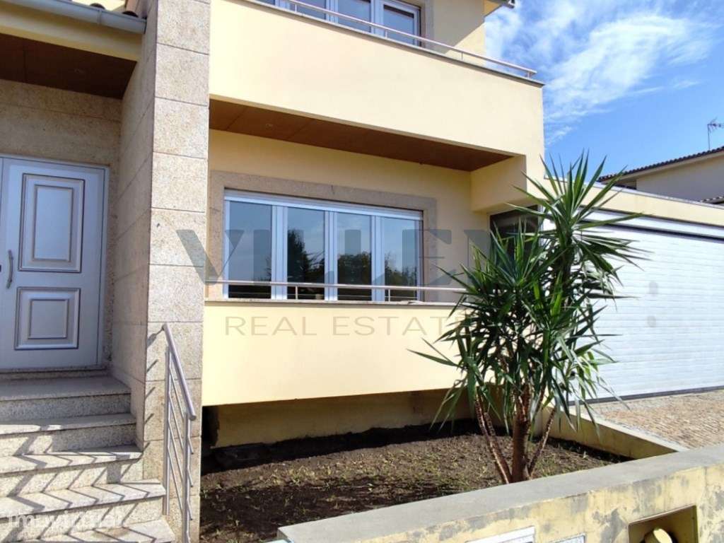 Moradia T3 Geminada com Jardim e Garagem em Figueiredo, Amares - Grande imagem: 2/22