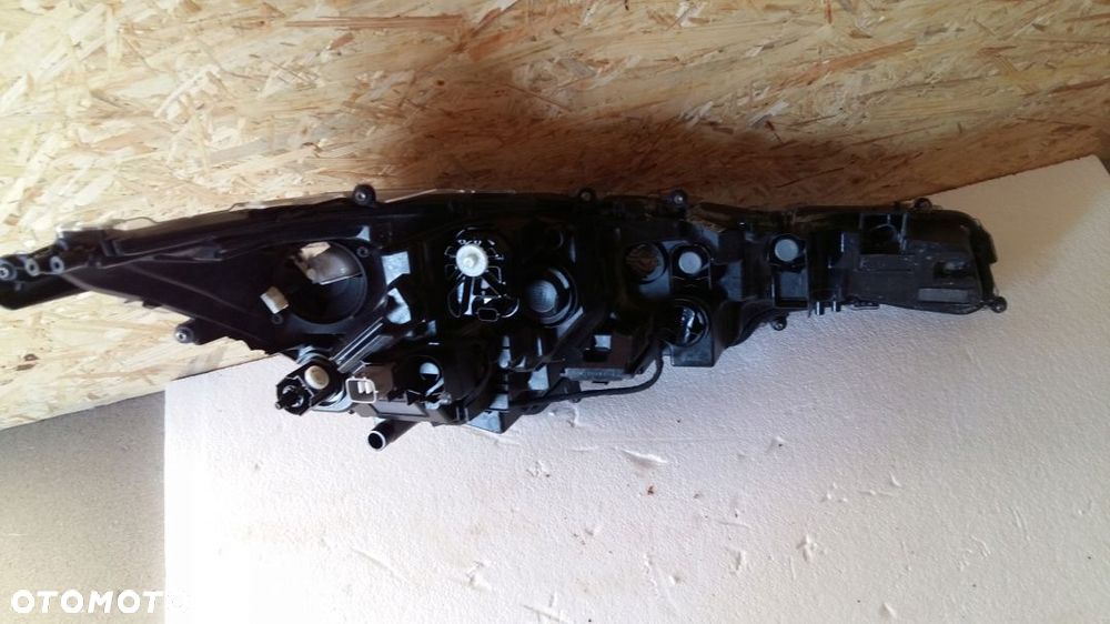 Toyota Corolla XII Lampa Lewy Przód 81150-02S70 - 4