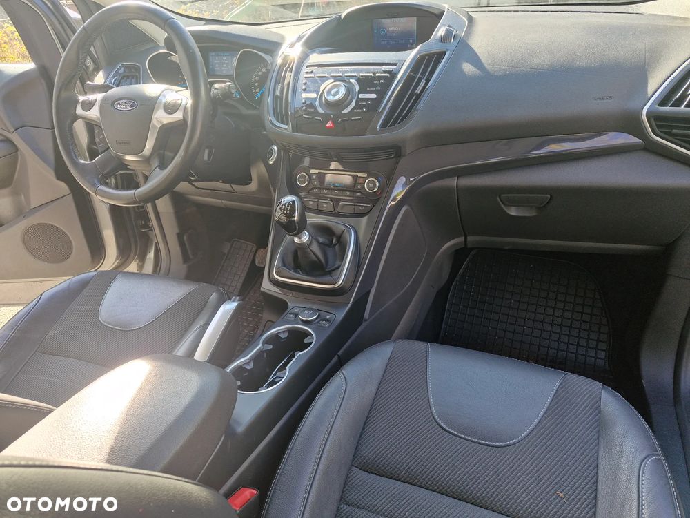 Ford Kuga 2.0 TDCi 4x4 Titanium - 16