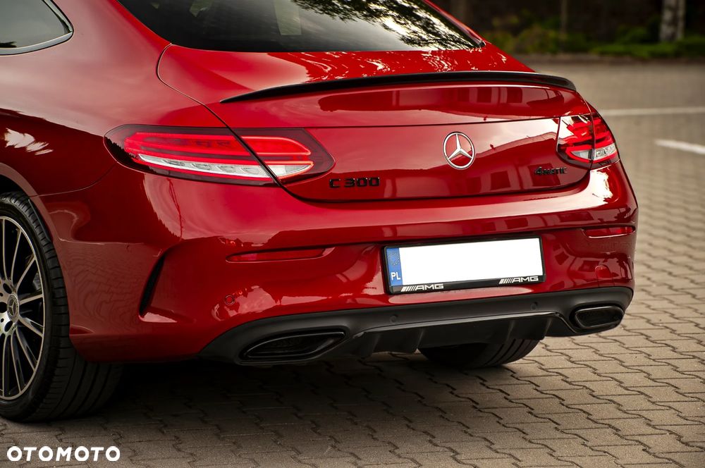 Mercedes-Benz Klasa C 300 d 4Matic 9G-TRONIC AMG Line - 24