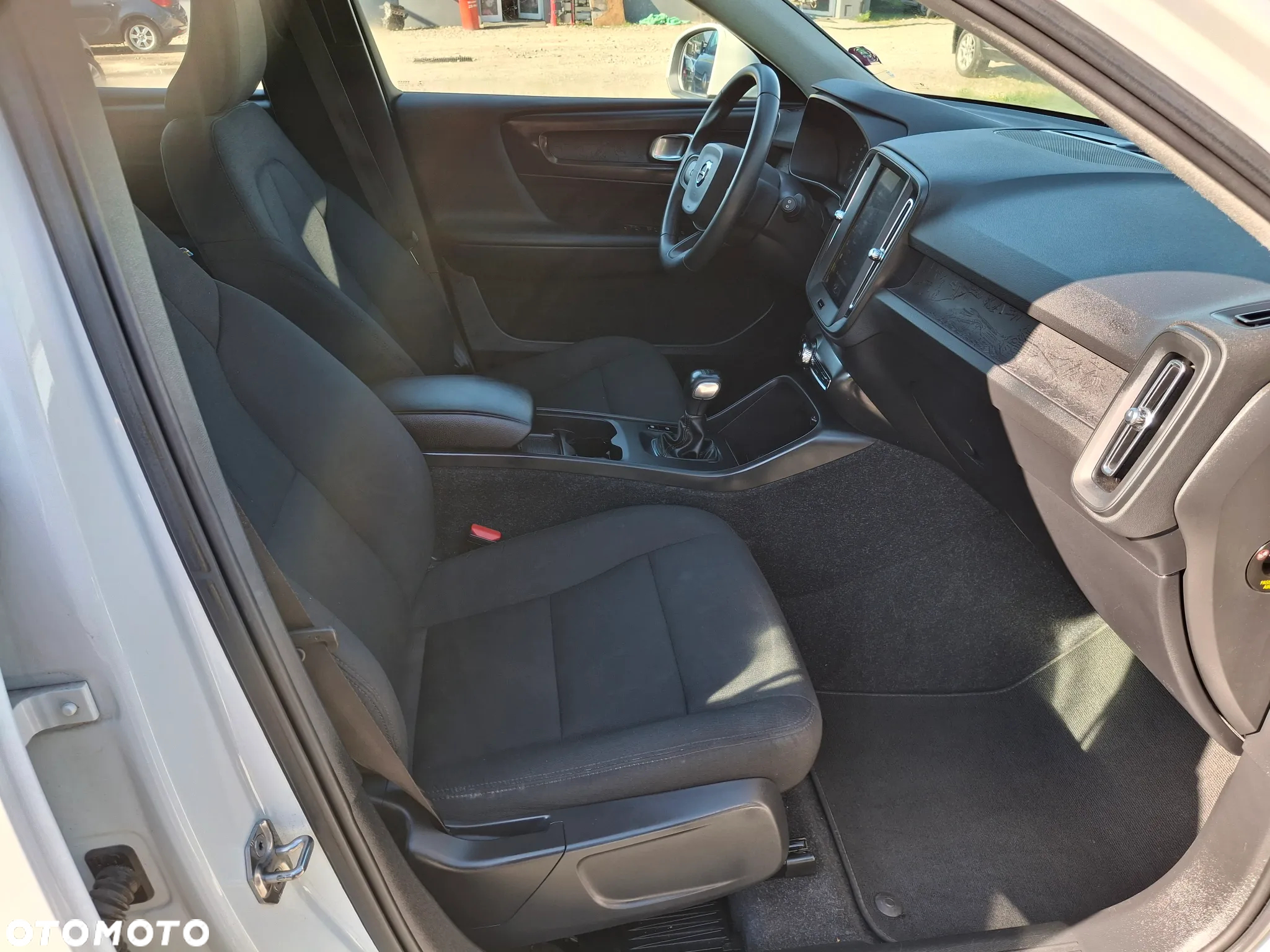 Volvo XC 40 D3 AWD Momentum Pro - 24
