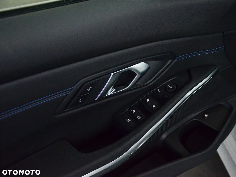 BMW Seria 3 330e PHEV xDrive M Sport sport - 14