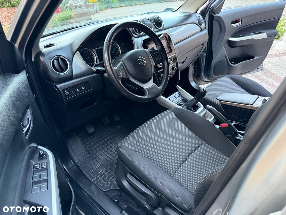 Suzuki Vitara 1.6 Comfort 2WD - 23