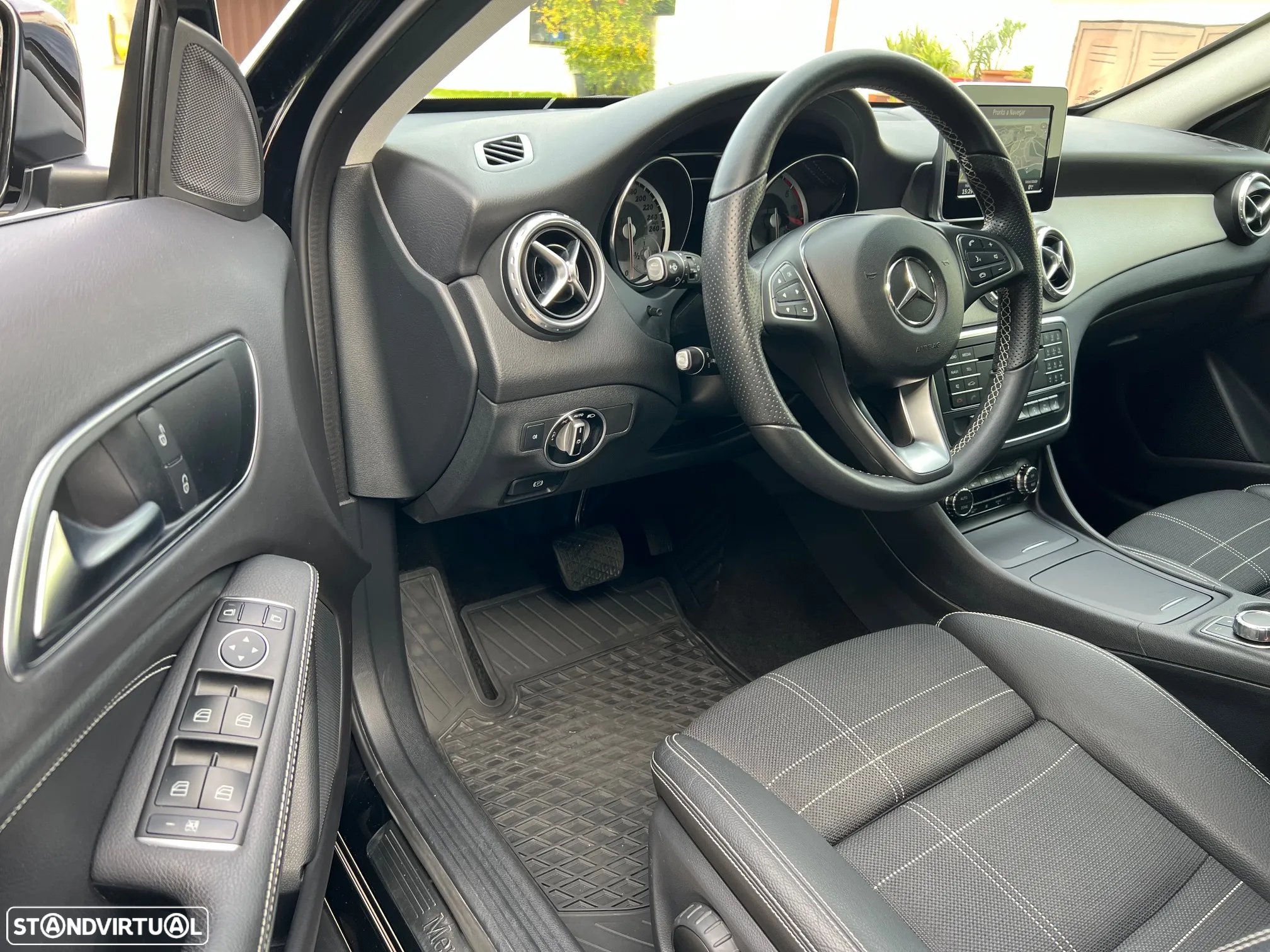Mercedes-Benz GLA 220 d 7G-DCT Urban - 27