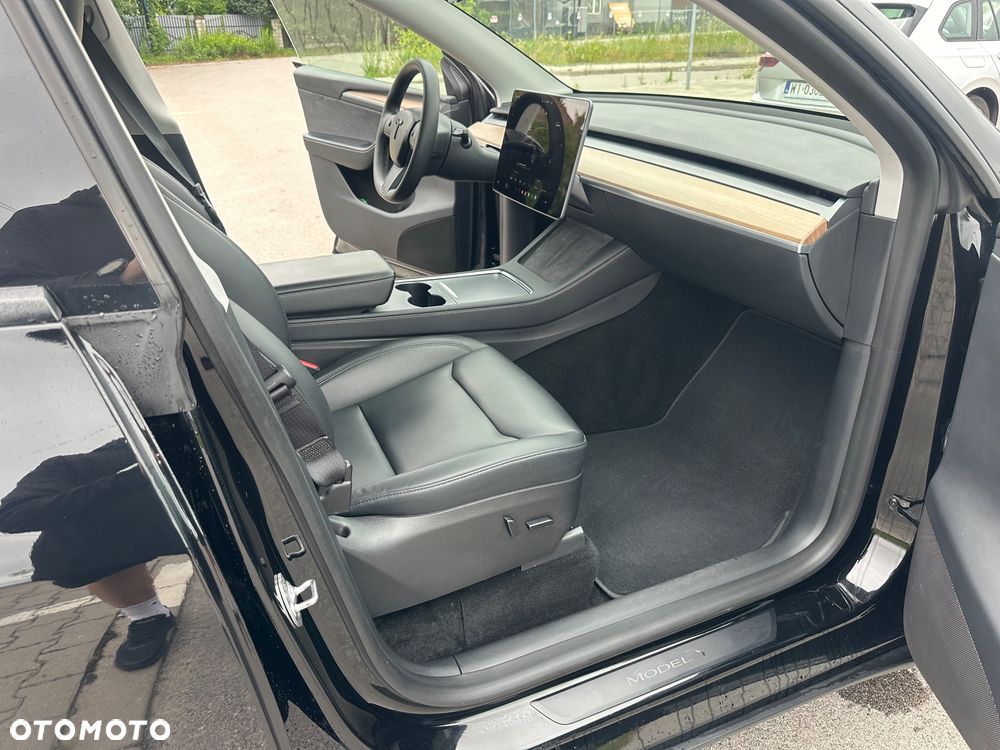 Tesla Model Y Long Range AWD - 21