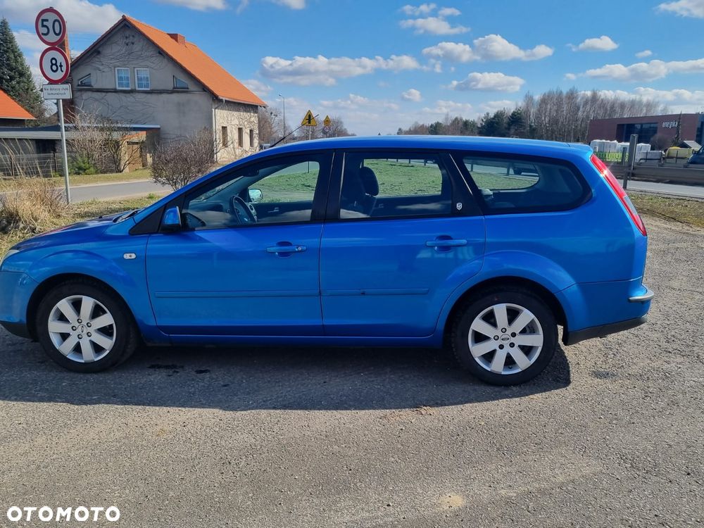Ford Focus 1.6 Ghia - 2