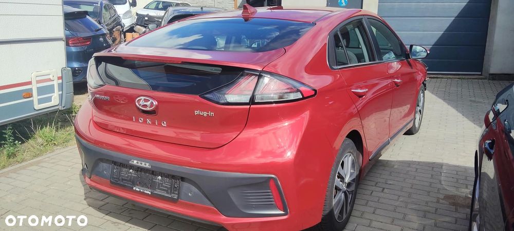 Hyundai IONIQ - 7