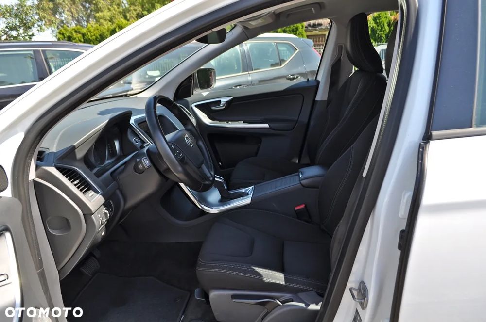 Volvo XC 60 D3 Drive-E Momentum - 11