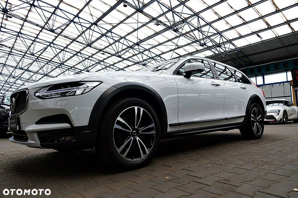 Volvo V90 Cross Country - 9