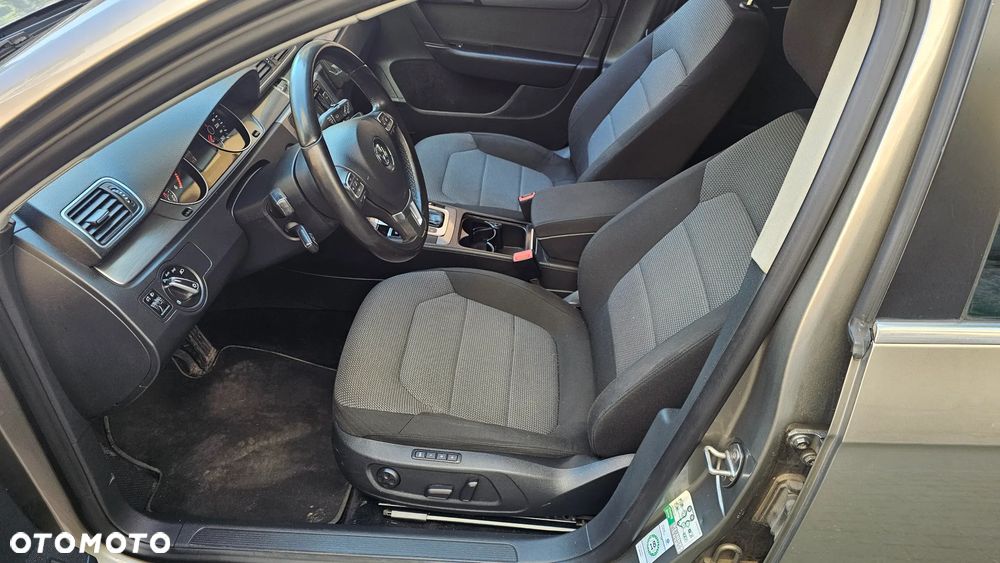 Volkswagen Passat - 16
