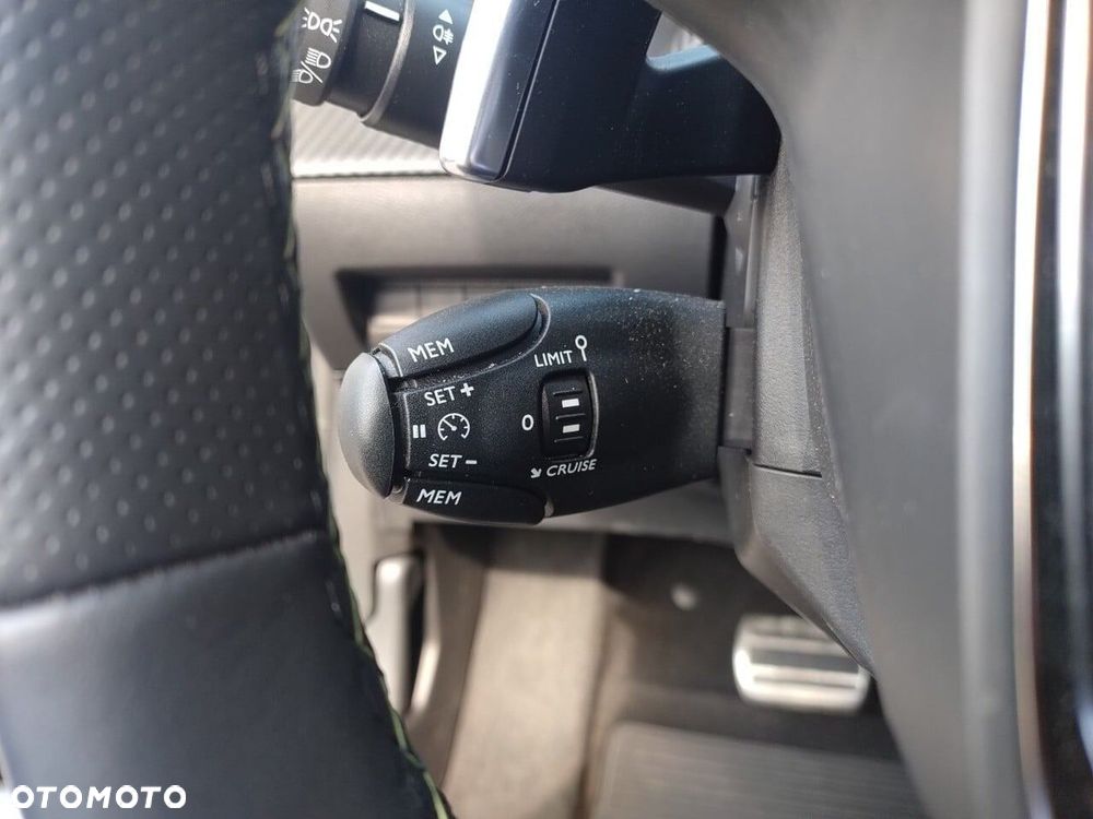 Peugeot 208 - 18
