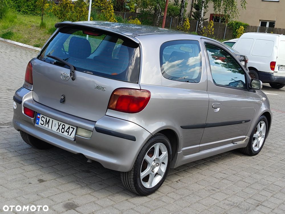 Toyota Yaris - 10