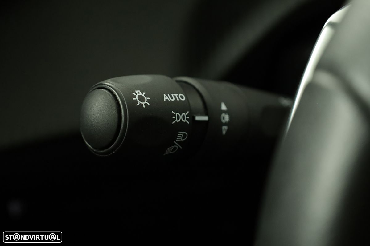 Peugeot 2008 1.2 PureTech Allure EAT8 - 18