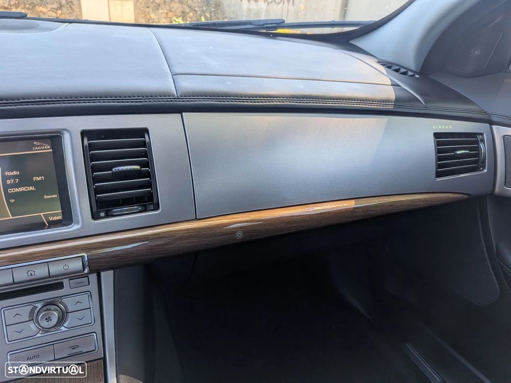 Jaguar XF 2.7 D V6 Premium Luxury - 15
