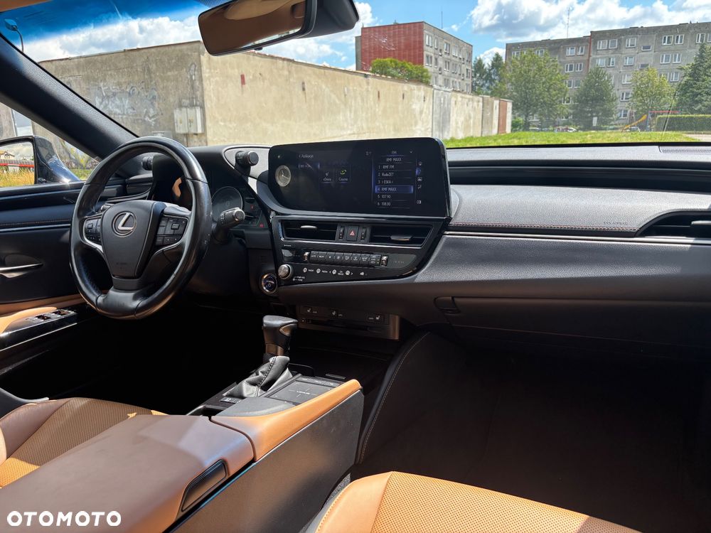 Lexus ES 300h Business Edition - 30