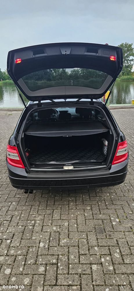 Mercedes-Benz Klasa C 180 CGI Automatik BlueEFFICIENCY - 23