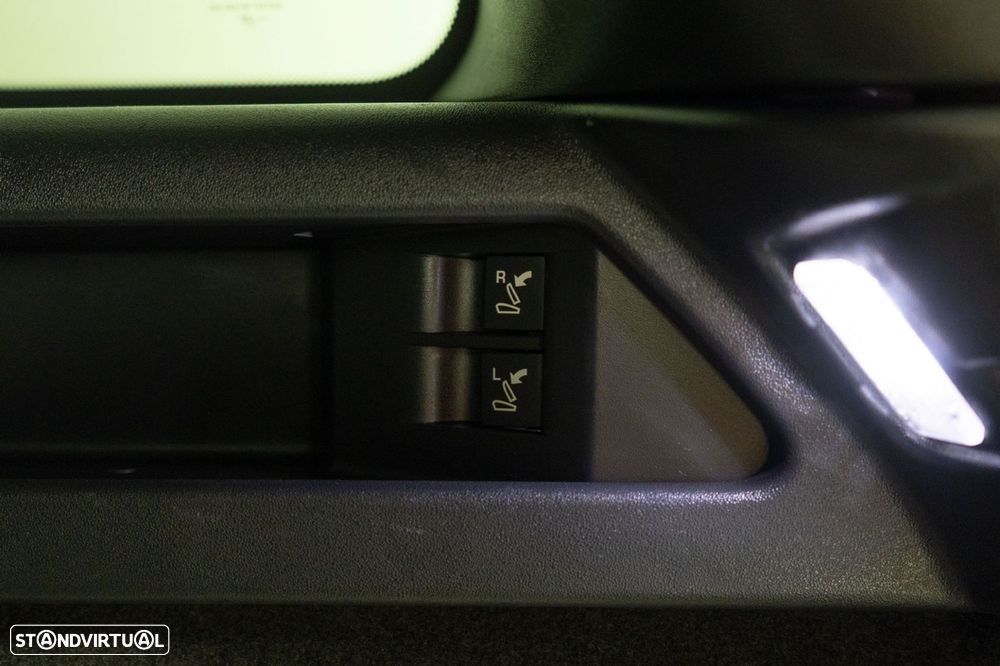 Land Rover Discovery Sport 1.5 I3 P300e AWD R-Dynamic HSE - 15