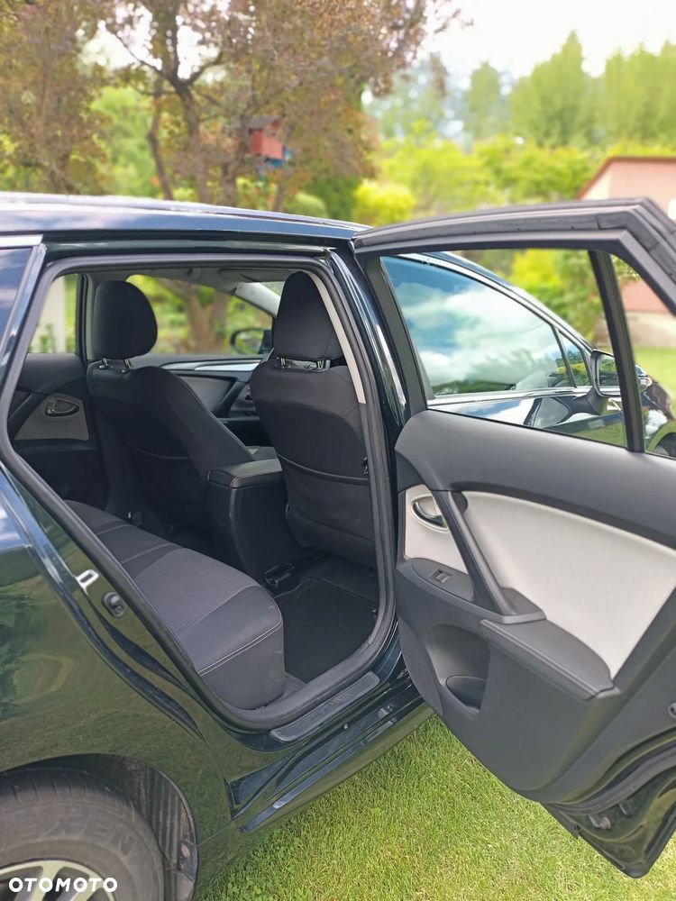Toyota Avensis - 11