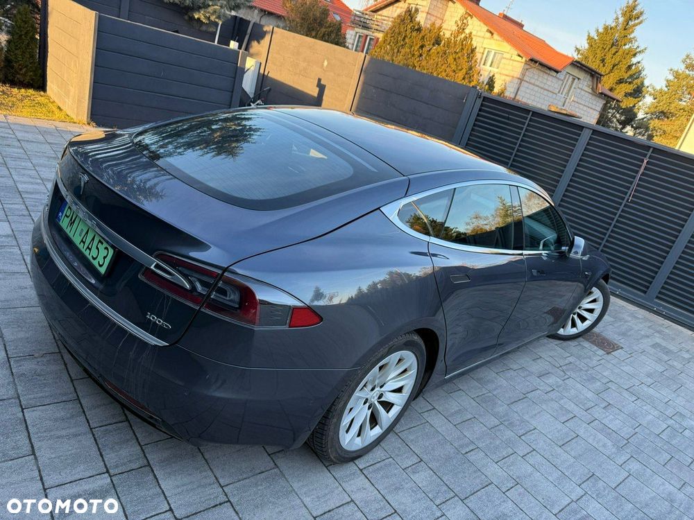 Tesla Model S - 4