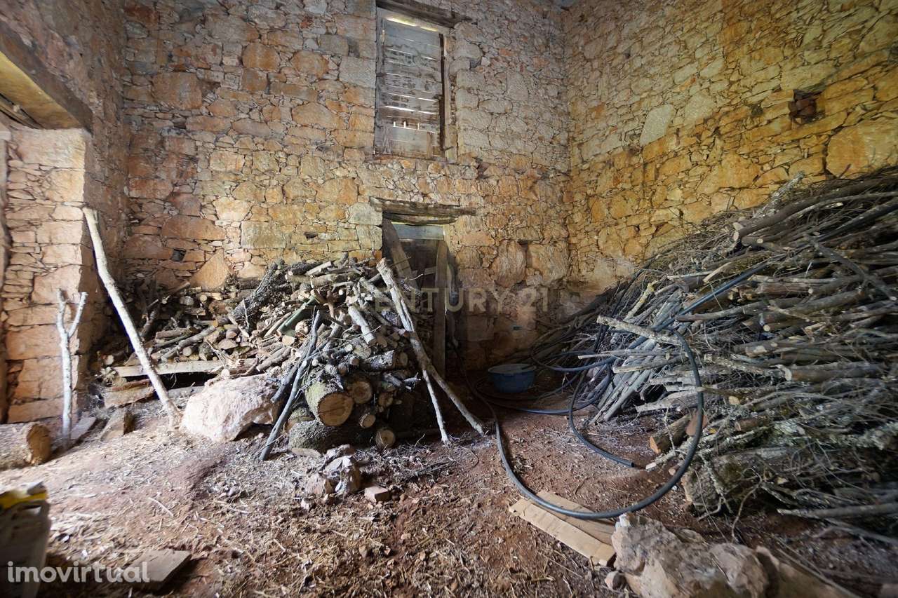 Casa de pedra com terreno junto de riacho - Penela - Grande imagem: 4/12