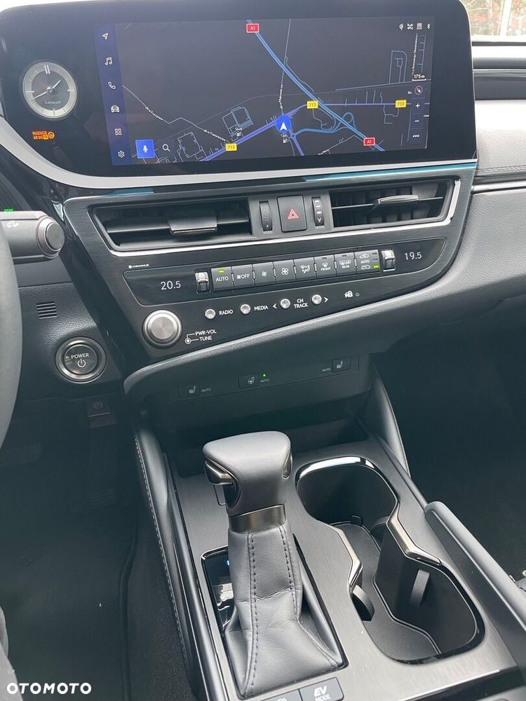 Lexus ES 300h Business Edition - 13