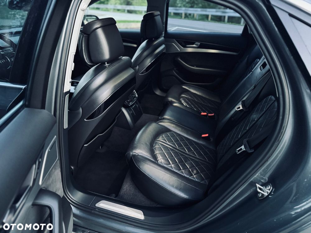 Audi A8 4.2 TDI DPF (clean diesel) quattro tiptronic - 15