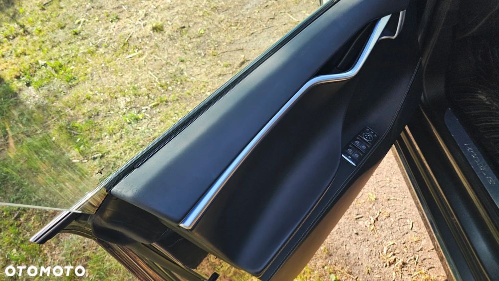 Tesla Model S - 40