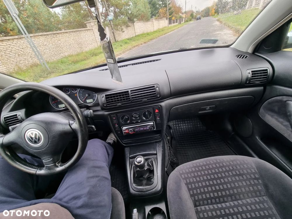 Volkswagen Passat 1.6 Comfortline - 17