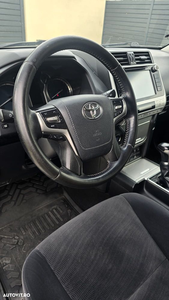 Toyota Land Cruiser 2.8l Turbo D-4D A/T Luxury - 25