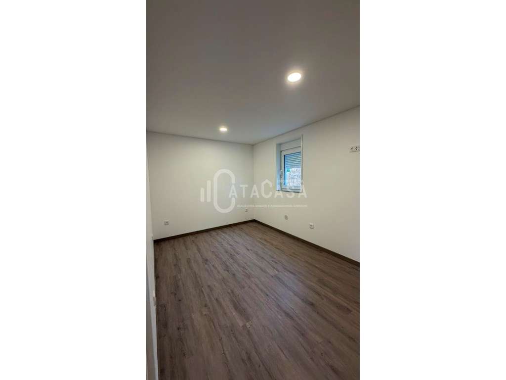 Moradia T2 para venda no centro de Barrô - Grande imagem: 4/17