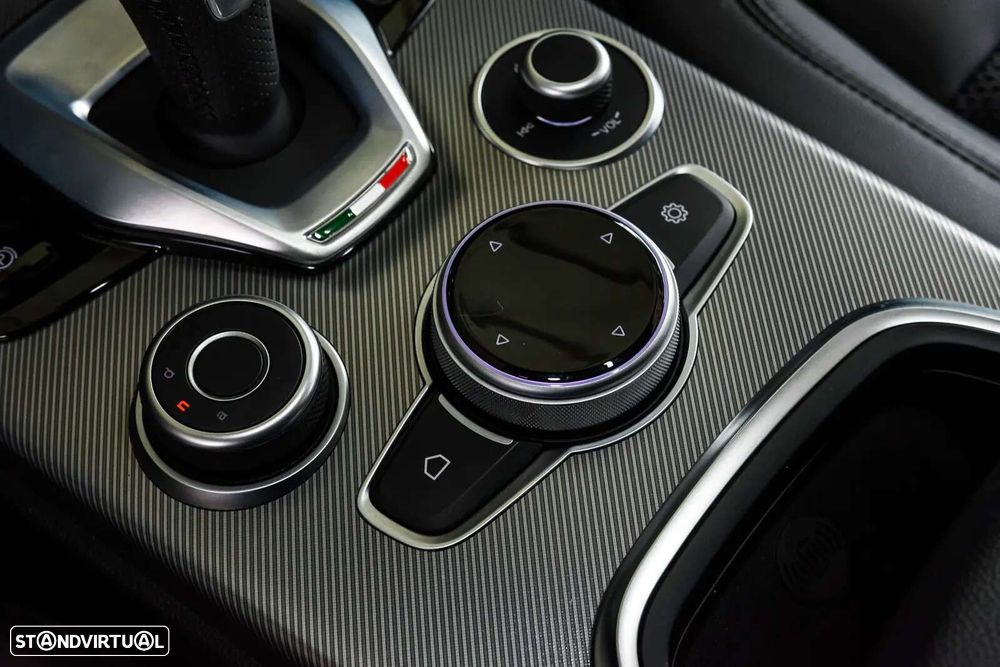 Alfa Romeo Stelvio - 31