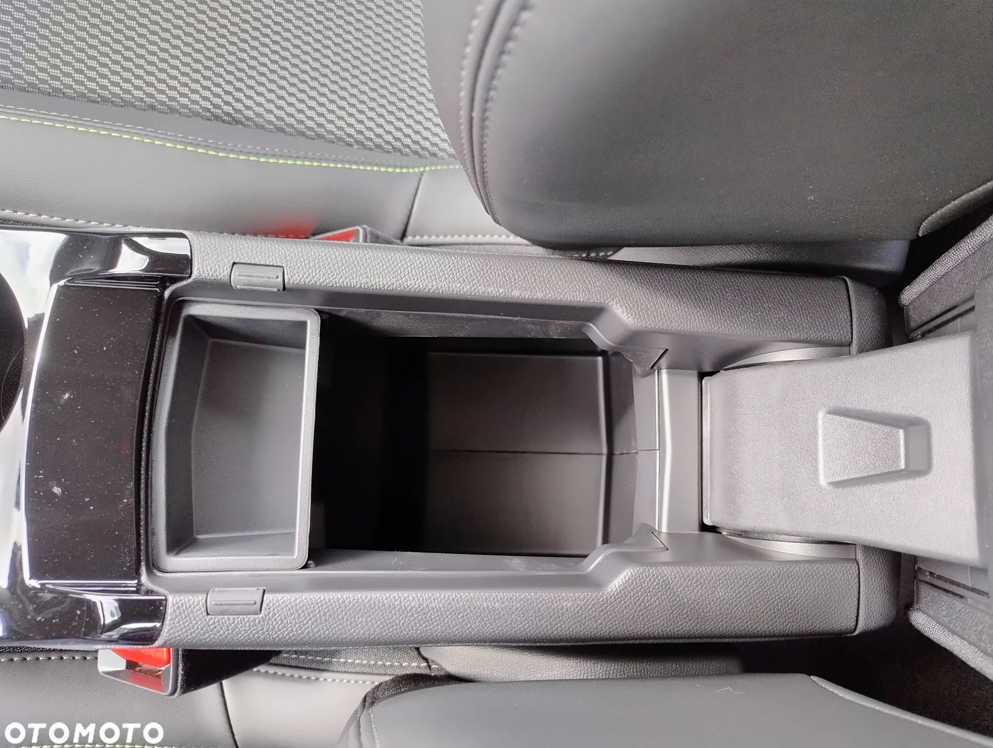 Peugeot 208 e-208 46.3kWh GT - 26