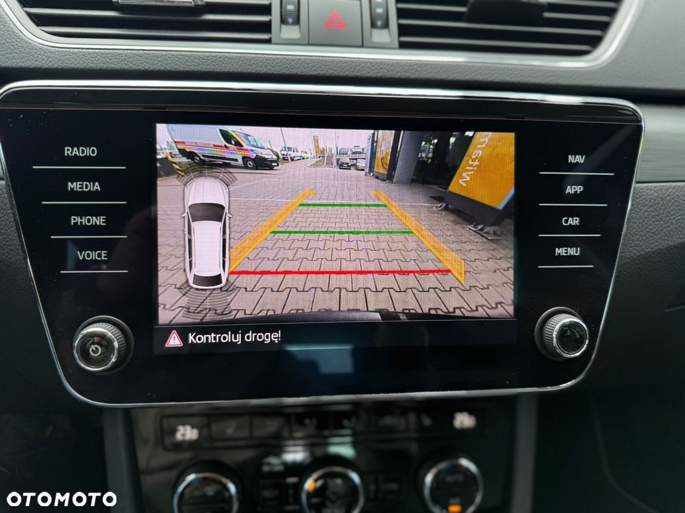 Skoda Superb 2.0 TDI DSG Ambition - 24