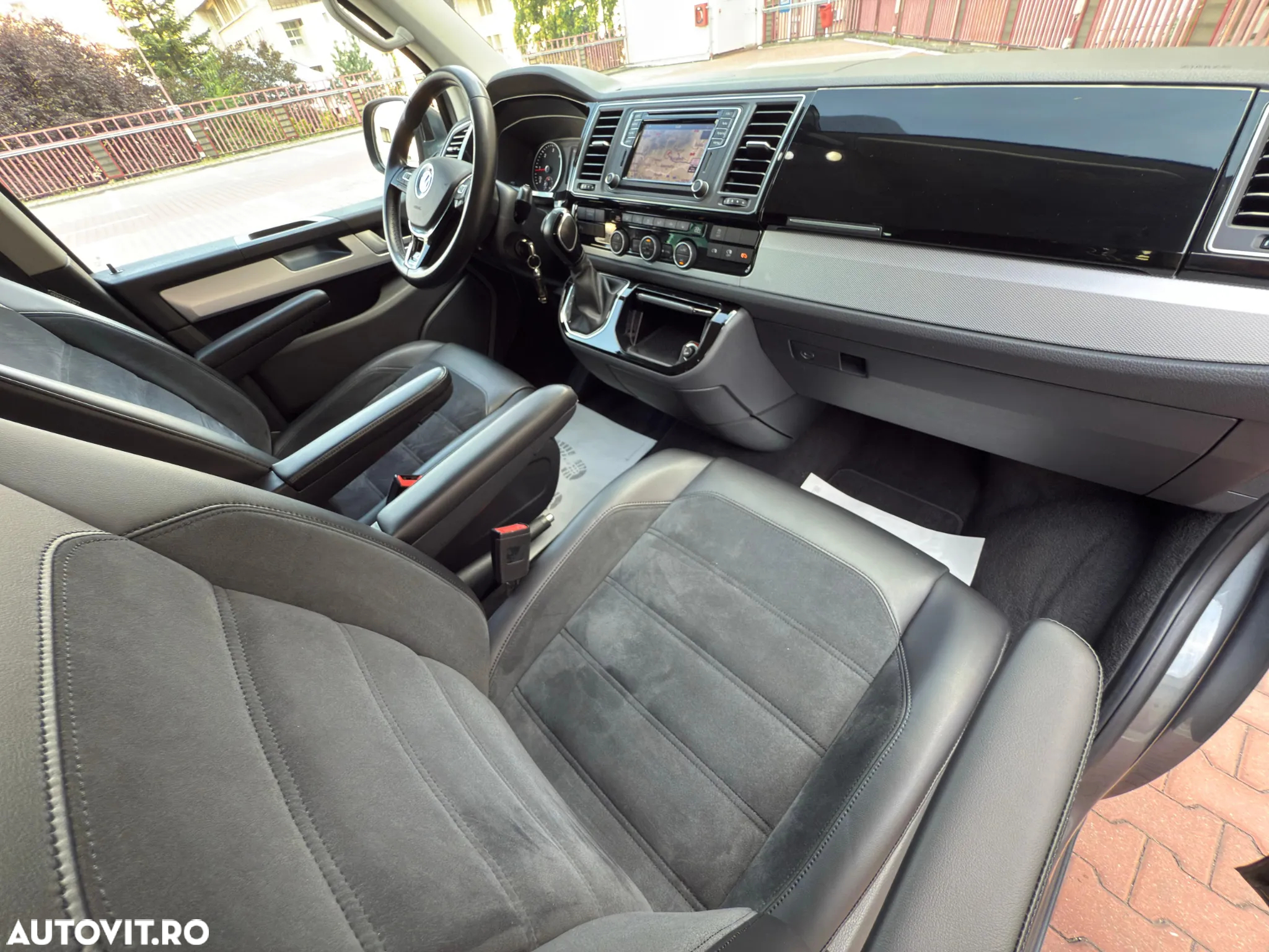 Volkswagen Multivan - 30