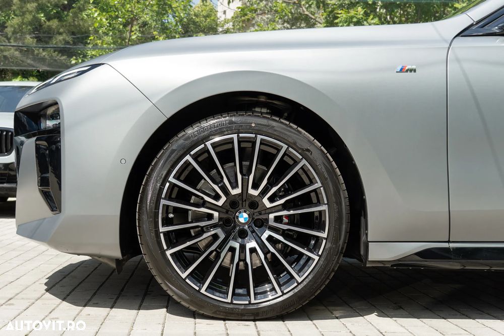 BMW Seria 7 740d xDrive MHEV - 29