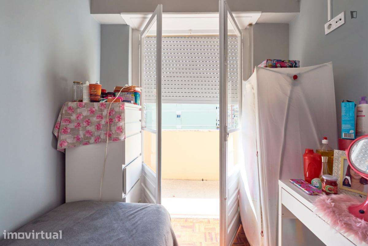 Quarto - localizado em Benfica Lisbon - Grande imagem: 3/35