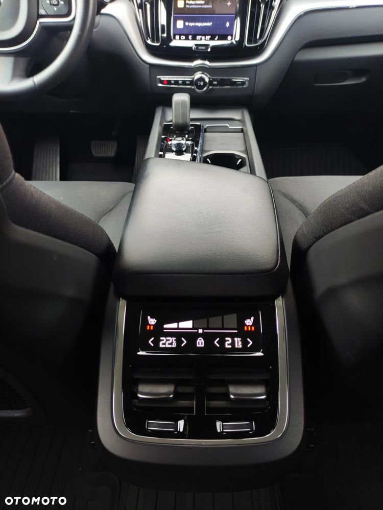 Volvo XC 60 T4 Momentum - 22