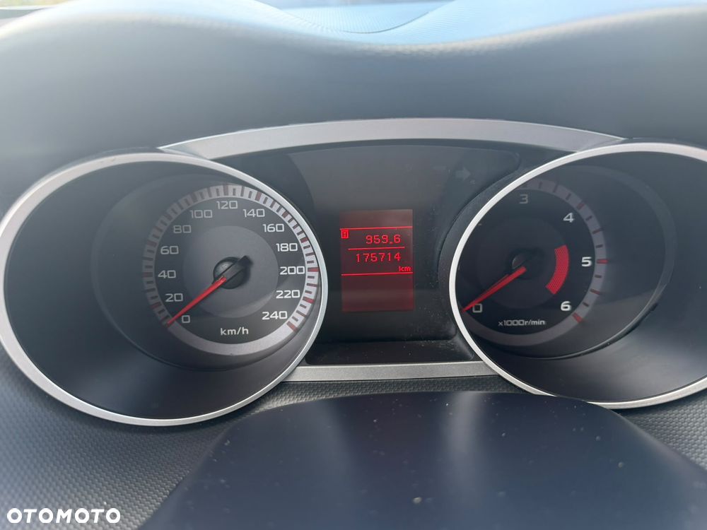 Mitsubishi Outlander 2.0 DI-D 4WD Intense - 12