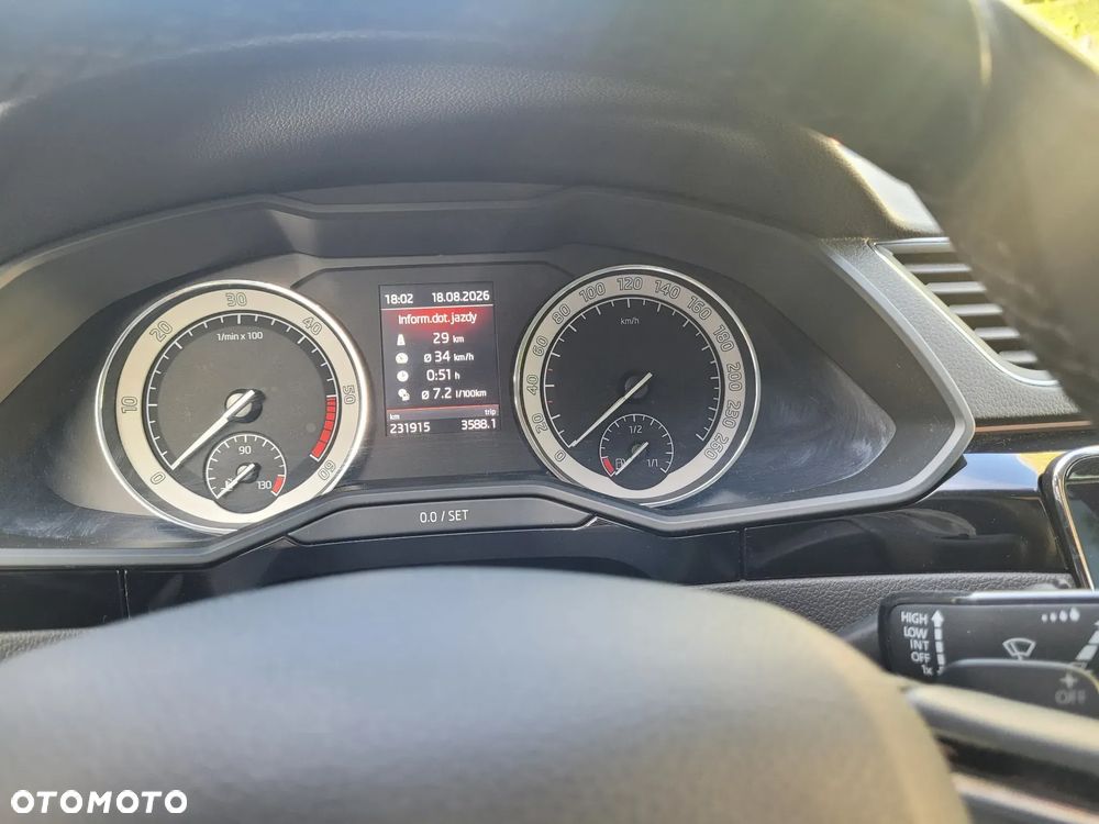 Skoda Superb 2.0 TDI SCR L&K DSG - 9