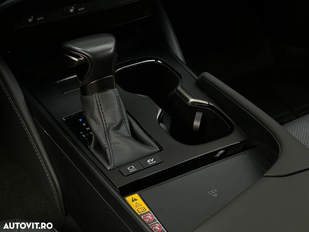 Lexus Seria ES 300h Executive - 22