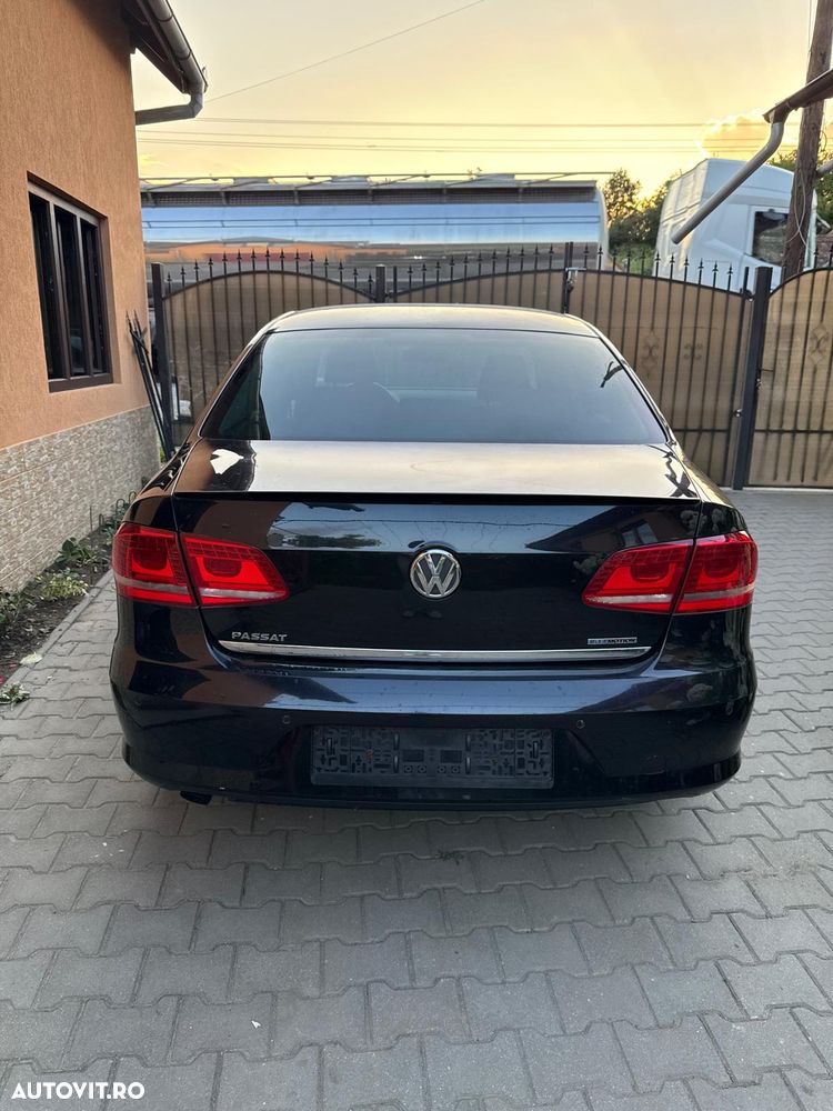 Volkswagen Passat - 4