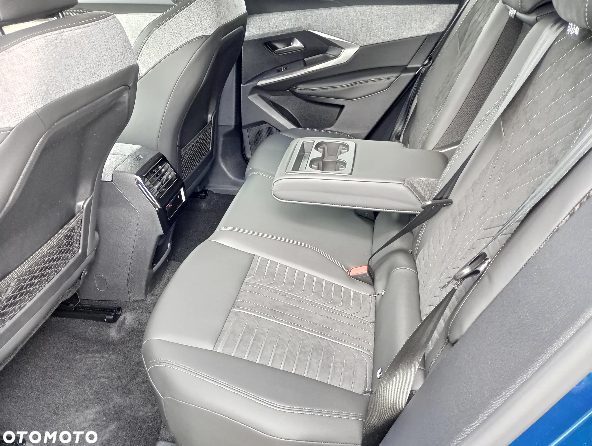 Peugeot 3008 1.2 PureTech mHEV GT e-DCS6 - 12