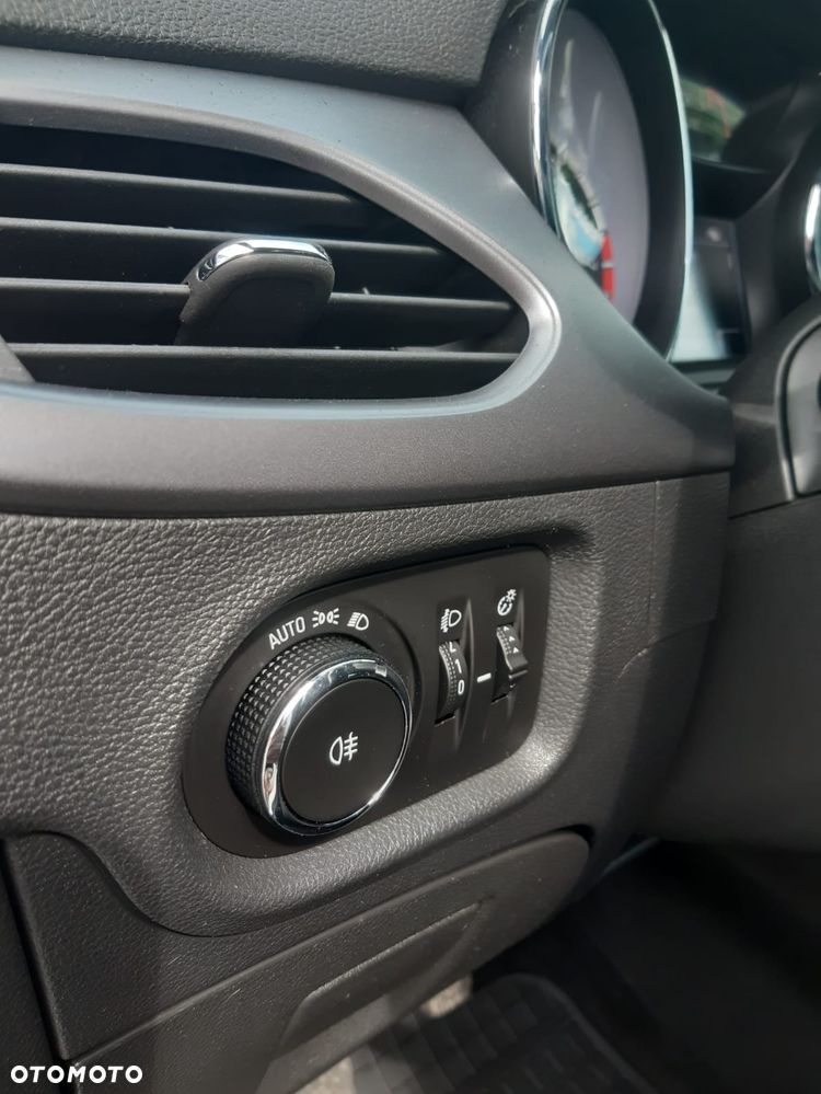 Opel Astra 1.0 T Essentia S&S - 20