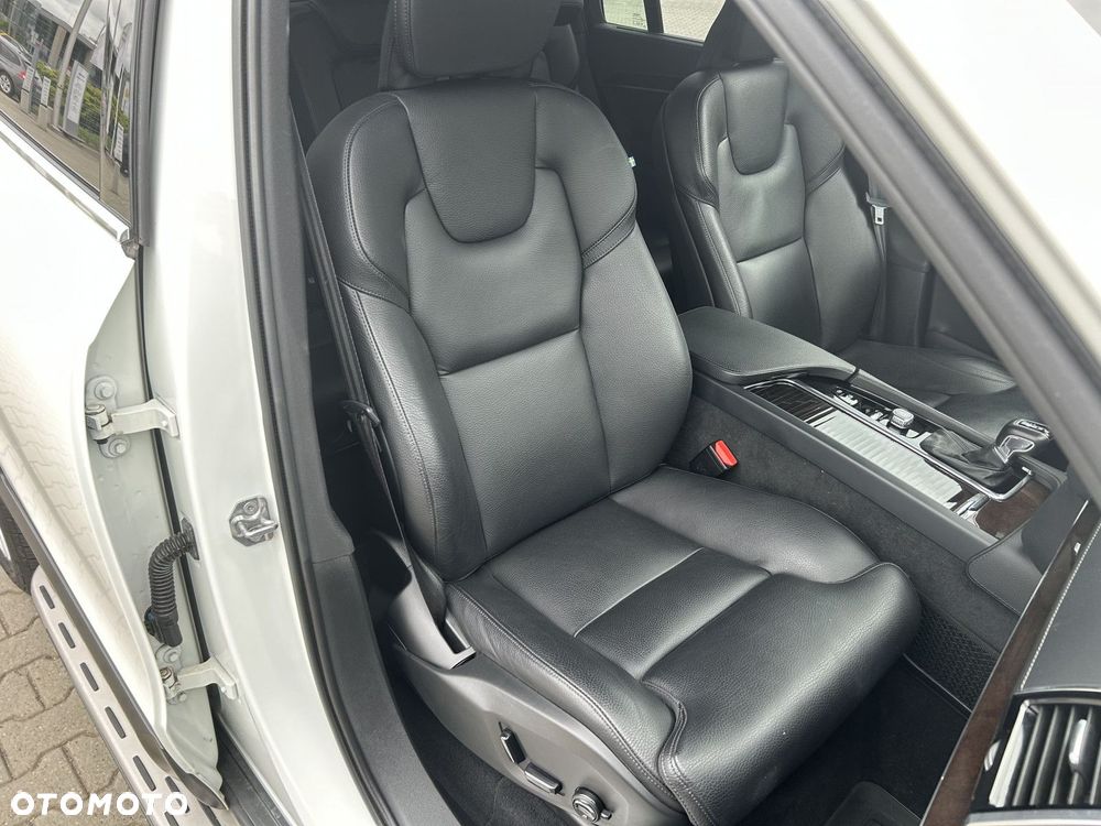 Volvo XC 90 - 25