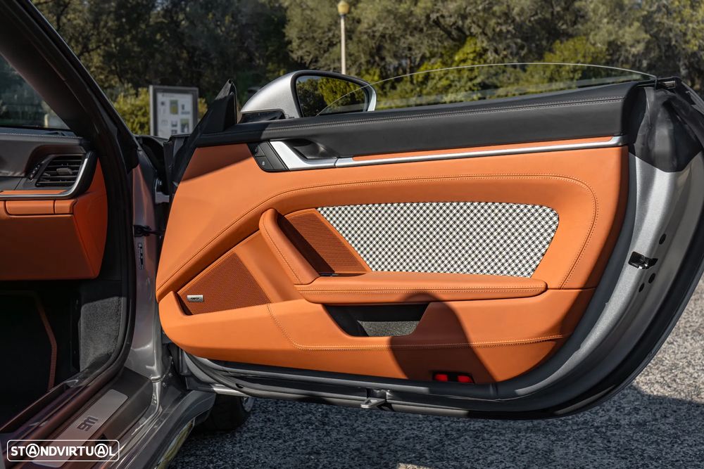 Porsche 911 (992) Turbo S Cabriolet - 28