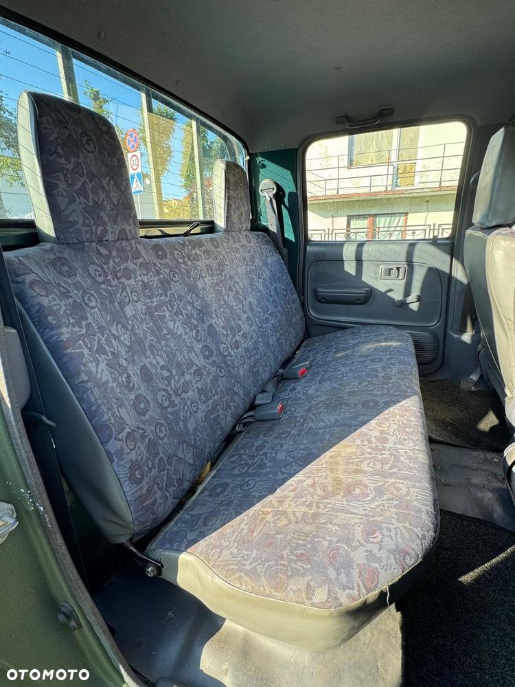 Toyota Hilux 4WD DLX - 24