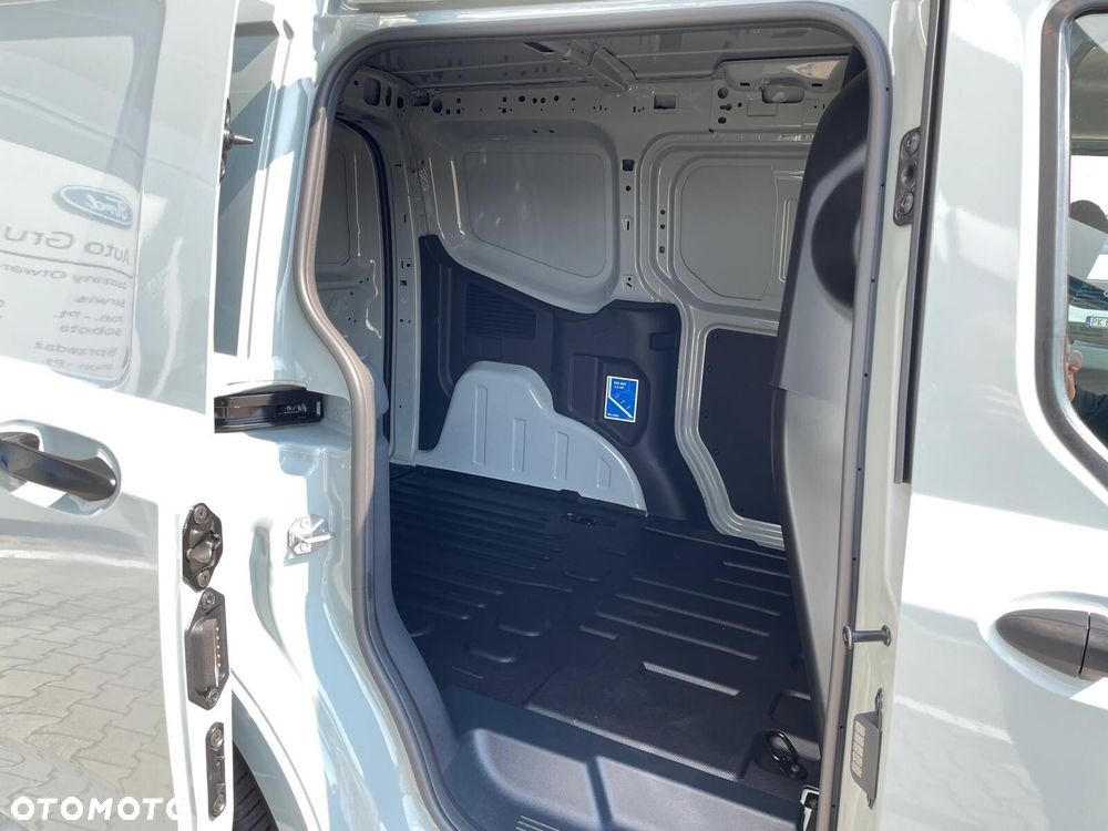 Ford Transit Courier - 10