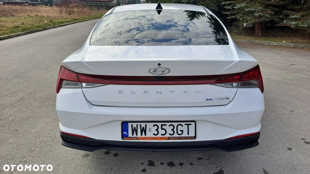 Hyundai Elantra ver-1-6-comfort - 9