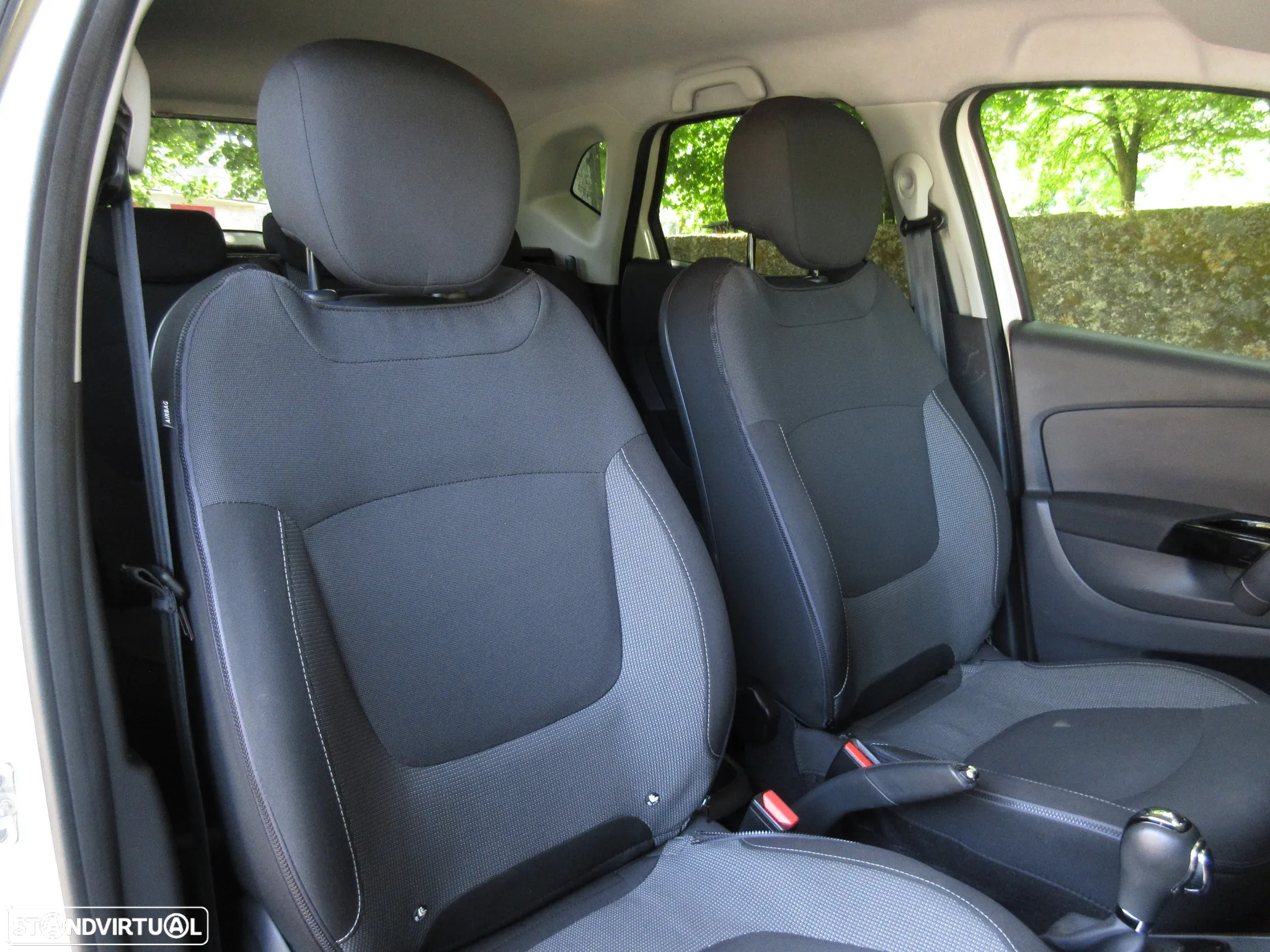 Renault Captur 1.2 TCe Exclusive EDC - 25